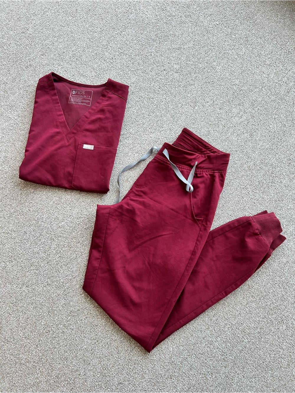 FIGS Burgundy Scrub Set – Top & Jogger Pants - Small